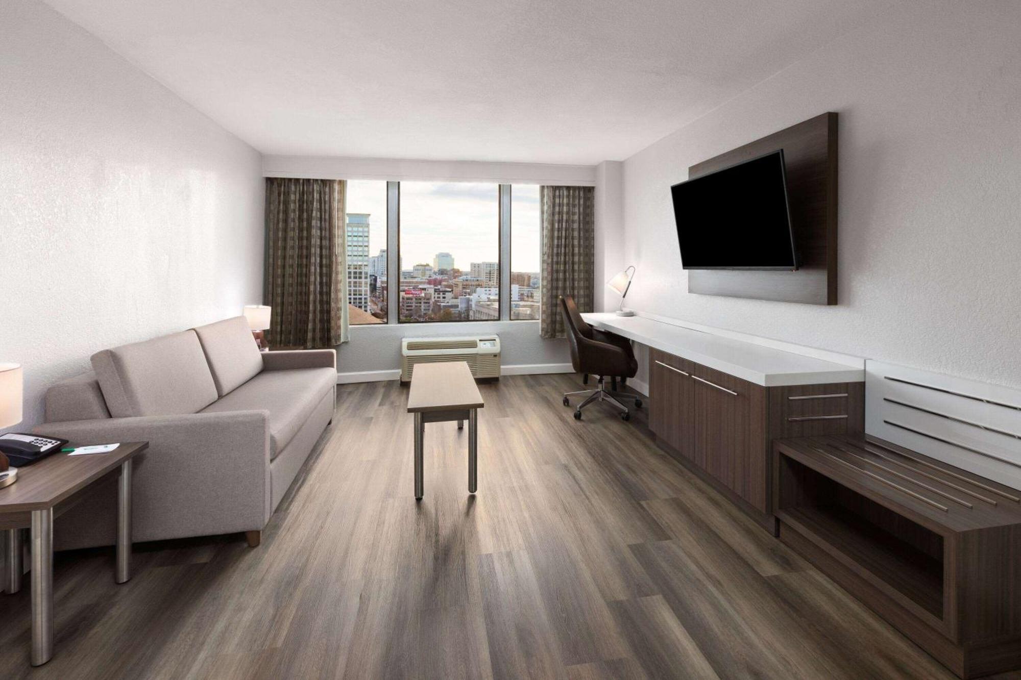 Wyndham Garden Norfolk Downtown Hotel Eksteriør billede